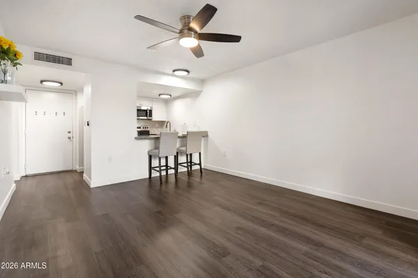 $159,900 | 3033 East Devonshire Avenue, Unit 1018, Phoenix, AZ 85016