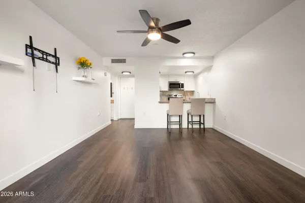 $159,900 | 3033 East Devonshire Avenue, Unit 1018, Phoenix, AZ 85016