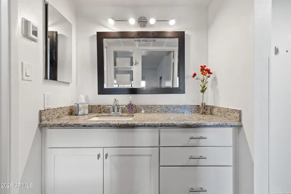 $159,900 | 3033 East Devonshire Avenue, Unit 1018, Phoenix, AZ 85016