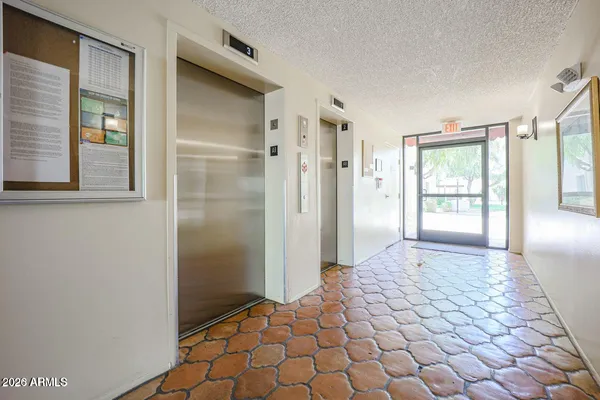 $159,900 | 3033 East Devonshire Avenue, Unit 1018, Phoenix, AZ 85016