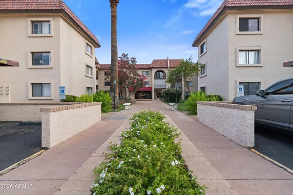 $159,900 | 3033 East Devonshire Avenue, Unit 1018, Phoenix, AZ 85016