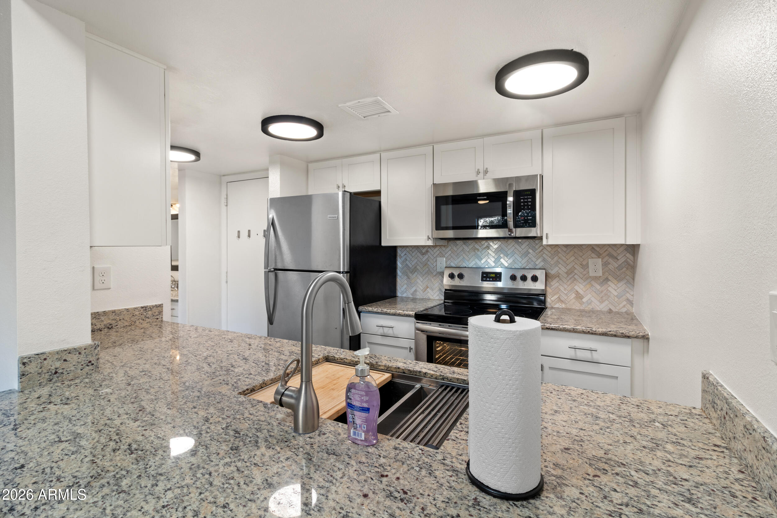 3033 East Devonshire Avenue, Unit 1018 Phoenix, AZ 85016 - Photo 4 of 56 IMG_9781