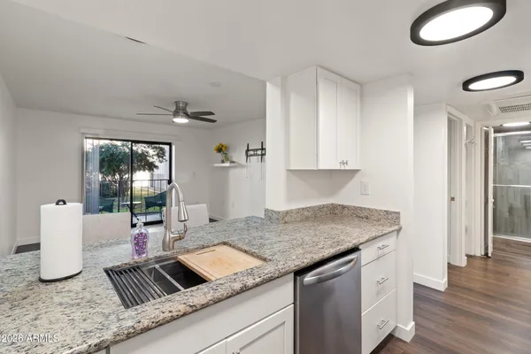 $159,900 | 3033 East Devonshire Avenue, Unit 1018, Phoenix, AZ 85016