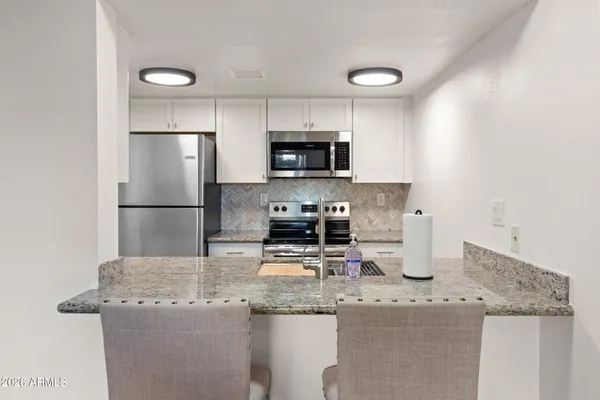 $159,900 | 3033 East Devonshire Avenue, Unit 1018, Phoenix, AZ 85016