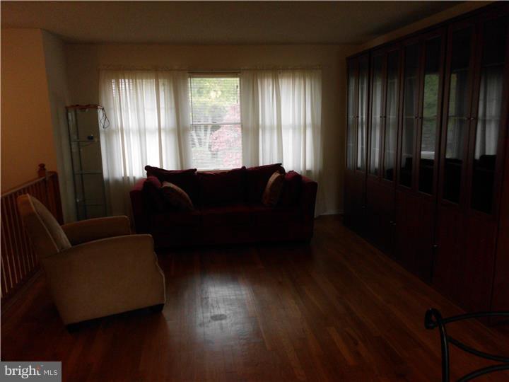 6 Warwick Road Eastampton, NJ 08060 - Photo 14 of 25 Living Room