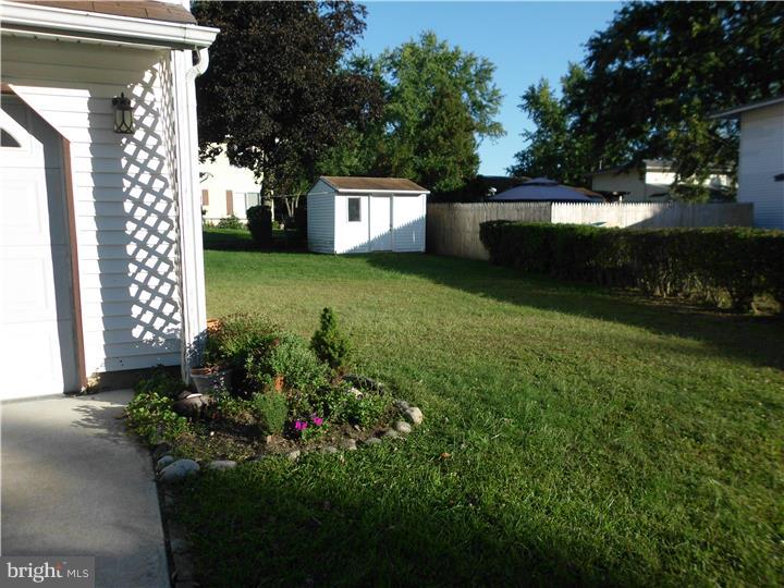 6 Warwick Road Eastampton, NJ 08060 - Photo 5 of 25 Side Yard