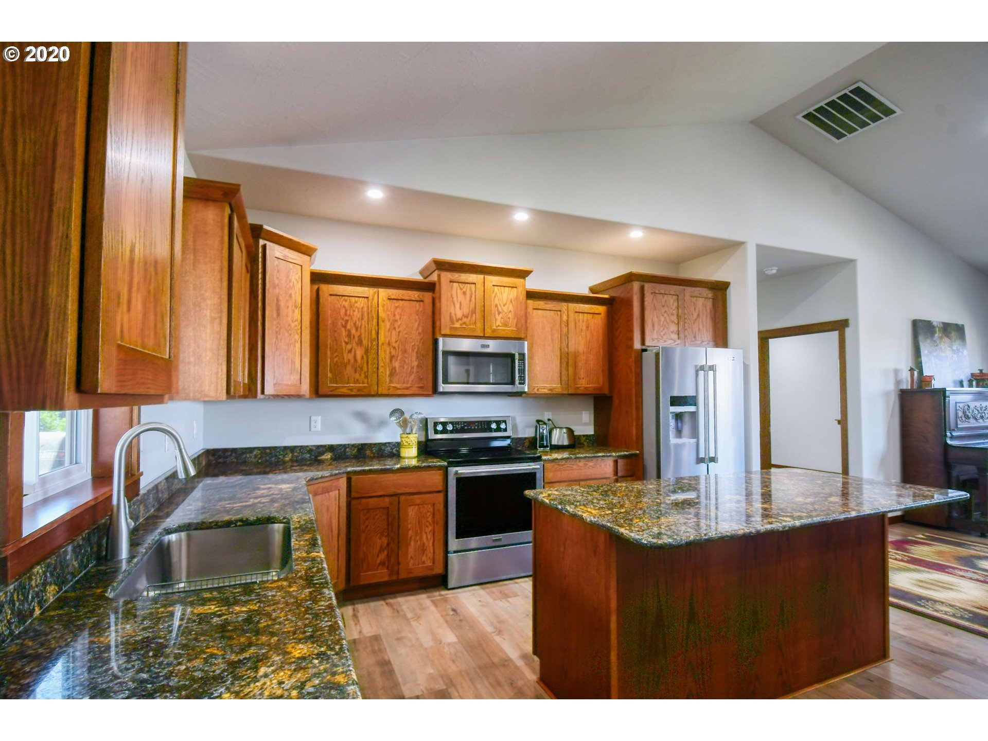 1726 Southwest 2nd Street Pendleton, OR 97801 - Photo 12 of 32