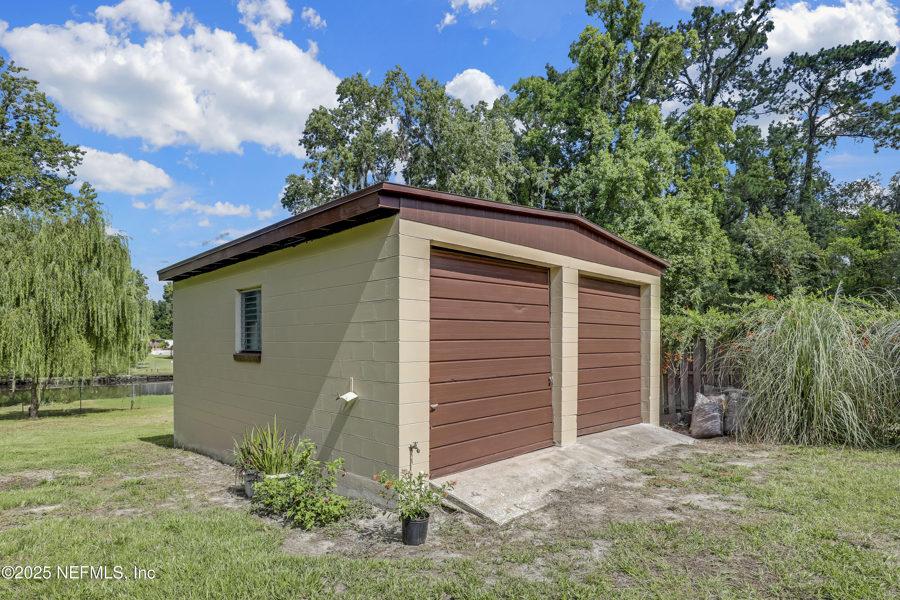10524 Rutgers Road Jacksonville, FL 32218 - Photo 7 of 46 a backyard of a house with plants and trees