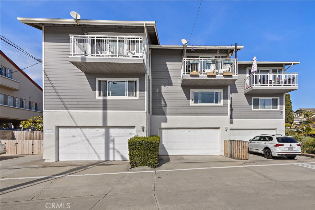 a view of a car park in front of house
