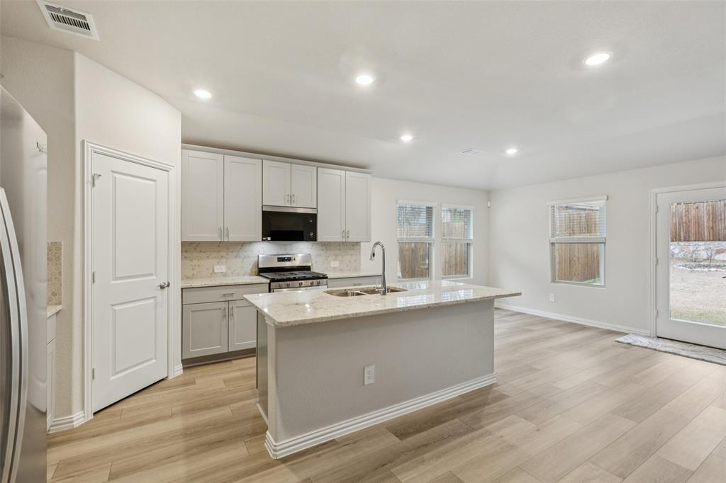 522 Castle Road Sherman, TX 75092 - Photo 2 of 37