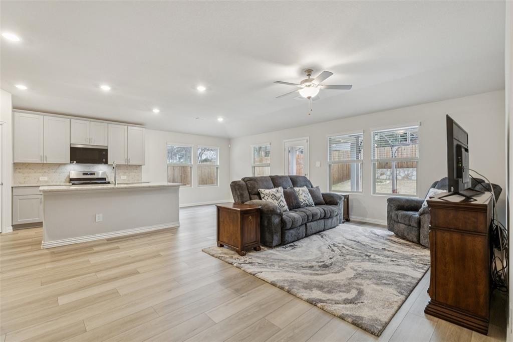 522 Castle Road Sherman, TX 75092 - Photo 3 of 37