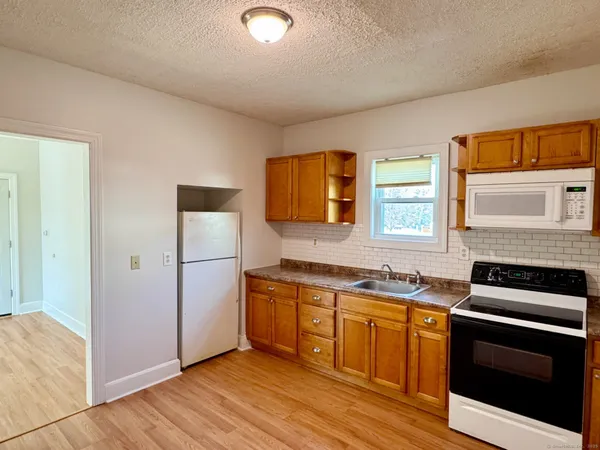 $1,100 | 54 Prospect Street, Unit 1R, Torrington, CT 06790