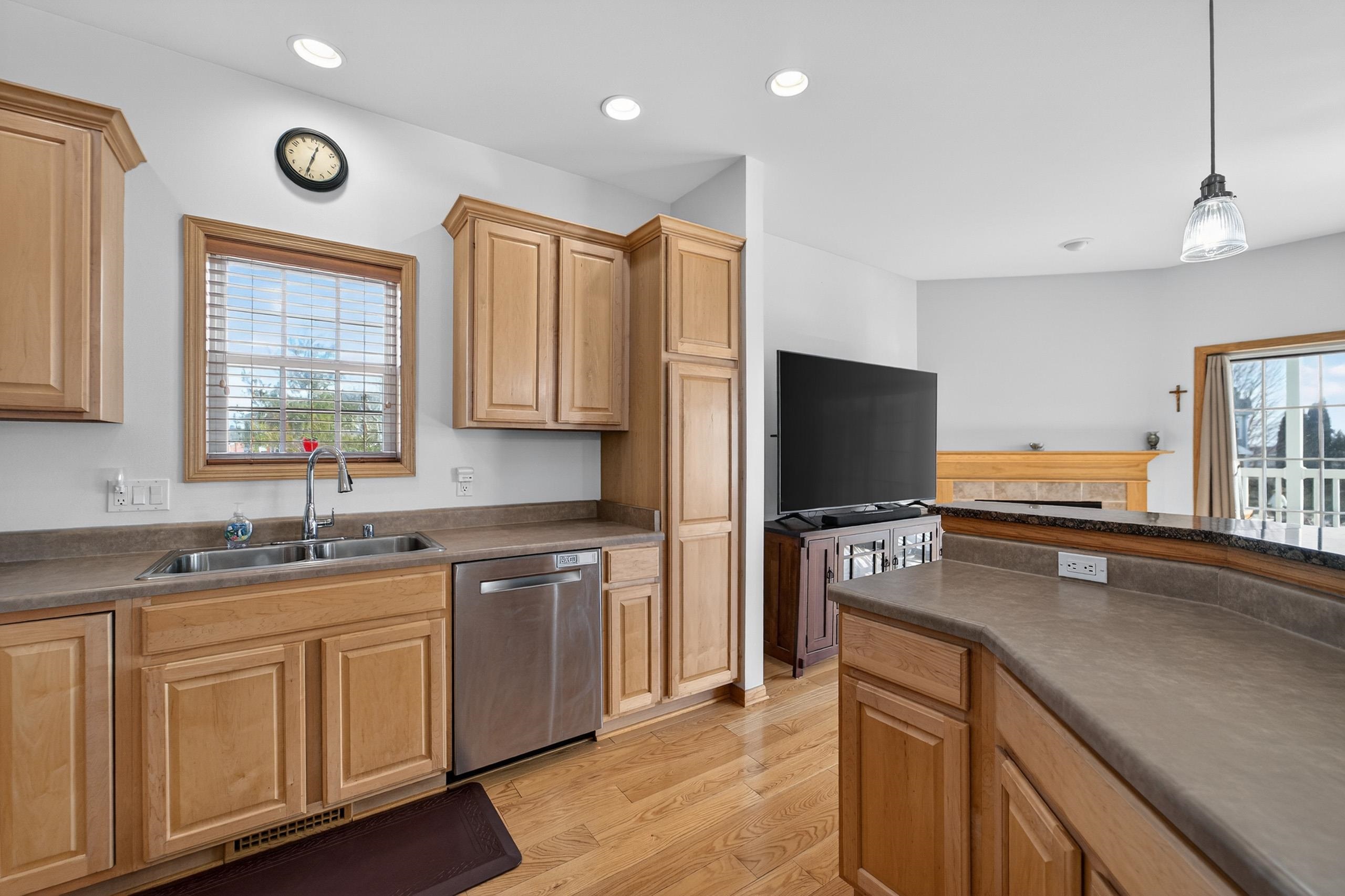 644 Bear Claw Way Middleton, WI 53562 - Photo 6 of 36