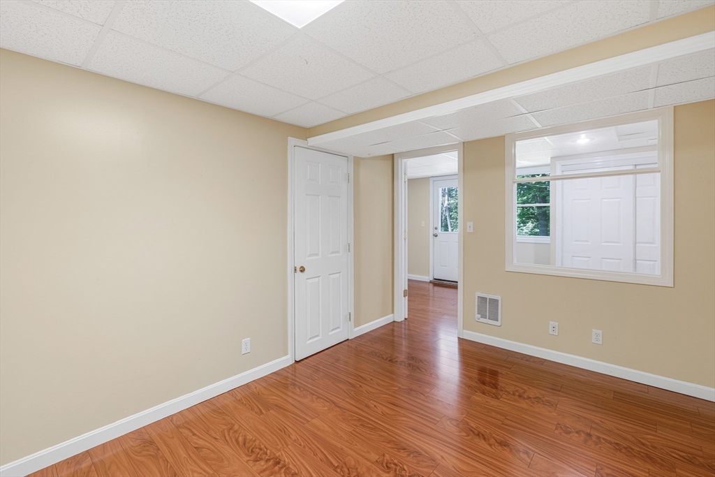 14 Raymond Road Chelmsford, MA 01824 - Photo 23 of 35