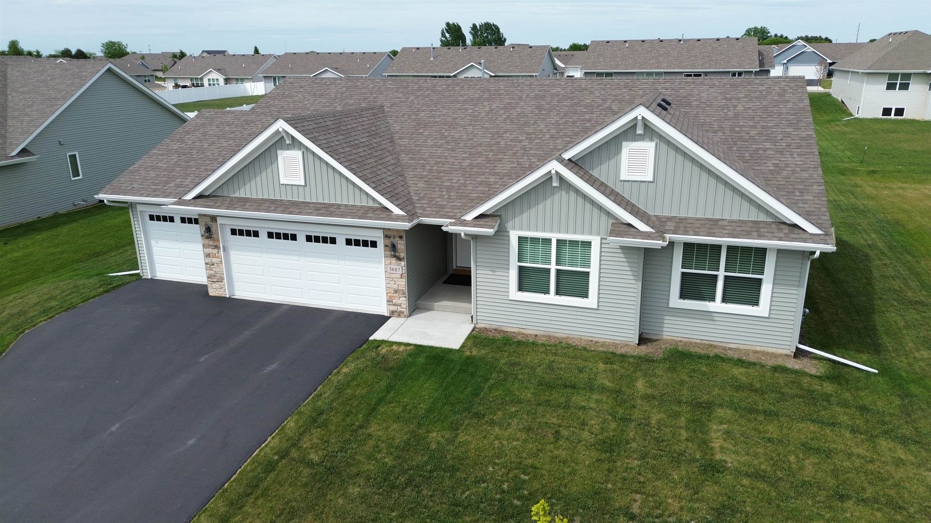 3687 Cardinal Drive Beloit, WI 53511 - Photo 5 of 46