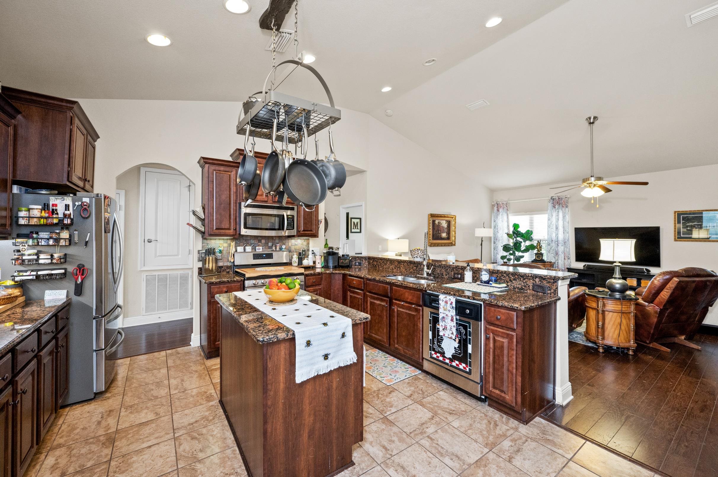 23202 Dundee Circle Foley, AL 36535 - Photo 10 of 38 Kitchen