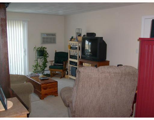 113 New River Road, Unit 5 Lincoln, RI 02838 - Photo 4 of 8 Living Room.