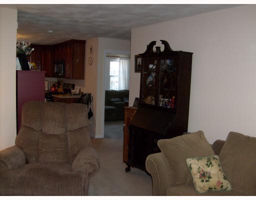 113 New River Road, Unit 5 Lincoln, RI 02838 - Photo 5 of 8 Living Room.