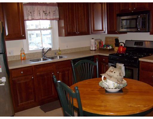 113 New River Road, Unit 5 Lincoln, RI 02838 - Photo 7 of 8 Kitchen.