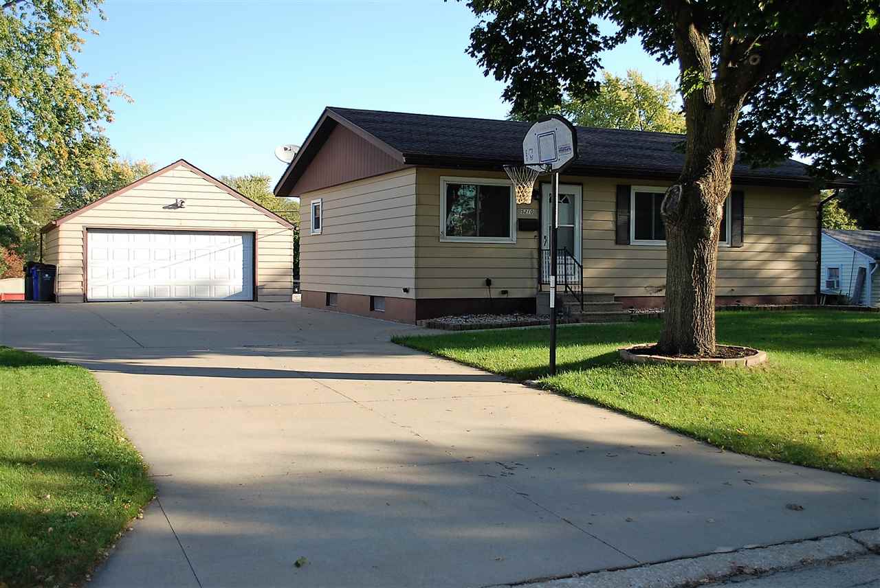 5210 Kesler Road Northwest Cedar Rapids, IA 52405 - Photo 2 of 19 Gallery Image 2