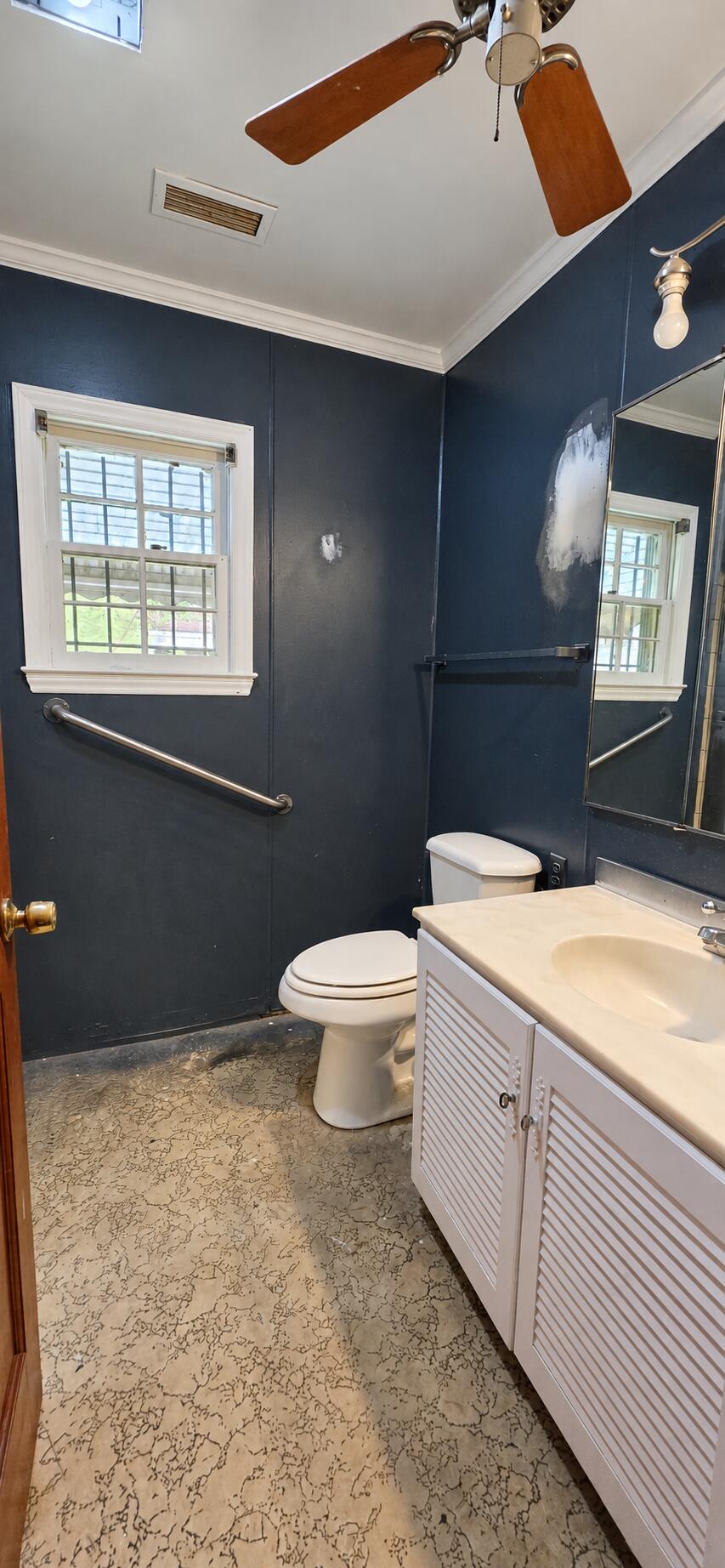 610 West Hampton Street Elloree, SC 29047 - Photo 9 of 16 2nd bath