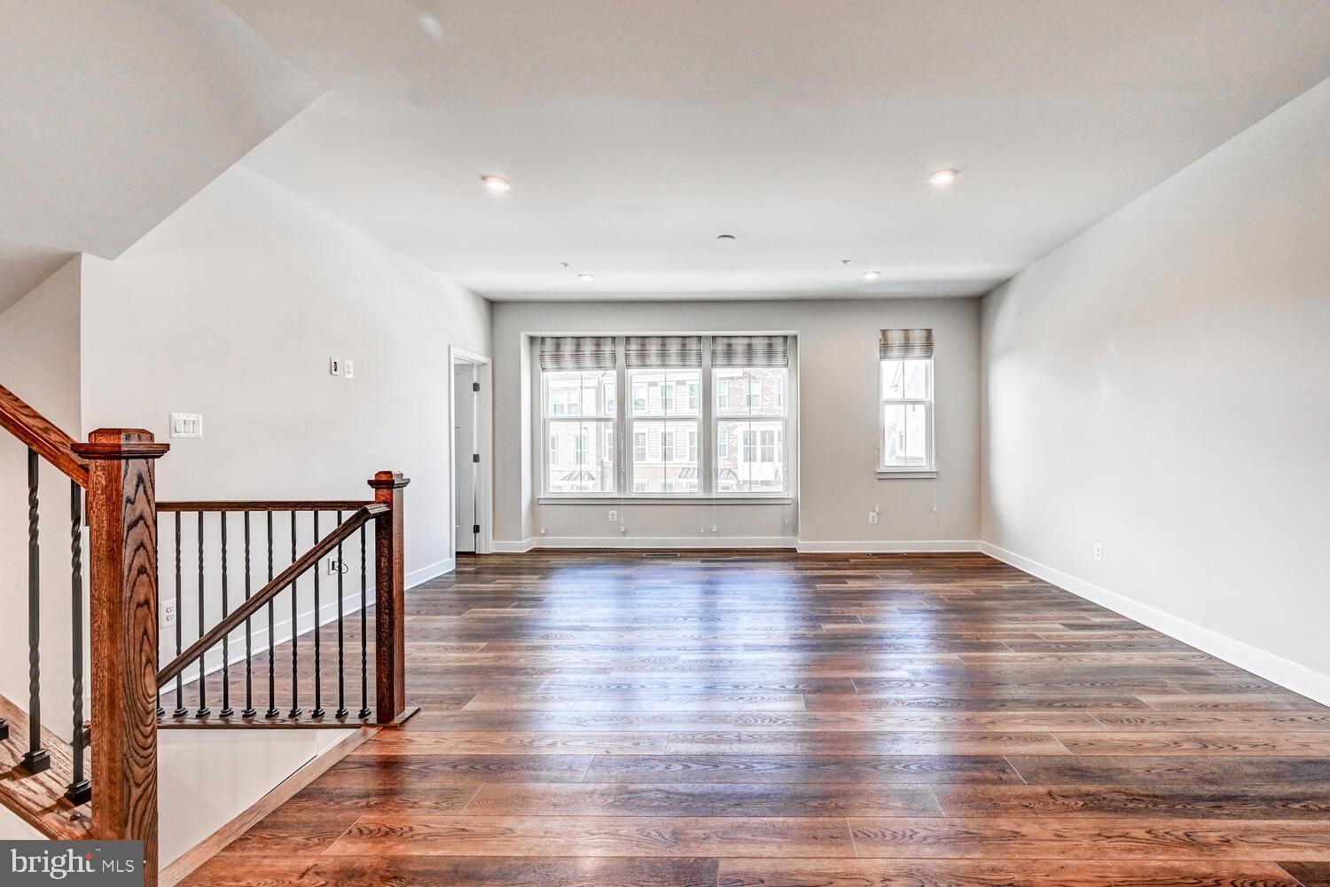 10866 Beckenham Street Baltimore, MD 21220 - Photo 4 of 45 Beautiful lighting