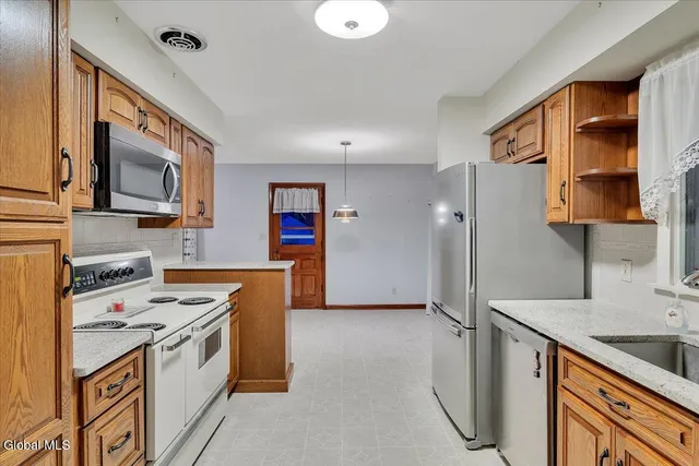 $439,216 | 144 Horizon View Drive, East Greenbush, NY 12061