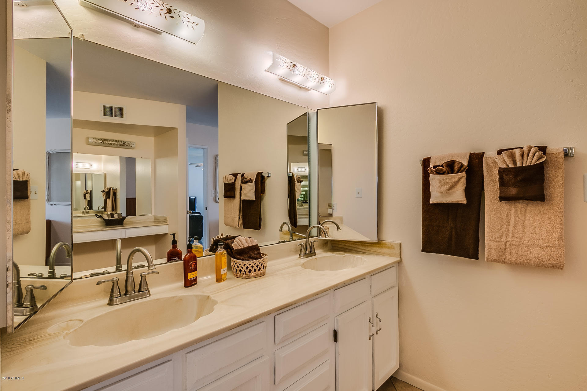 4815 South Roberts Road Tempe, AZ 85283 - Photo 20 of 26 South-35