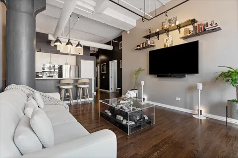 $575,000 | 333 West Hubbard Street, Unit 605, Chicago, IL 60654