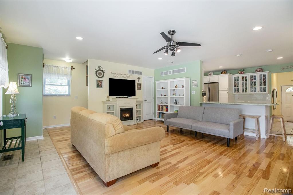 2865 Longview Avenue Rochester Hills, MI 48307 - Photo 2 of 33