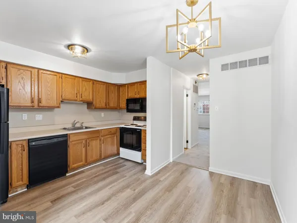 $240,000 | 1334 Rolling Glen Drive, Unit 22, Upper Chichester, PA 19061