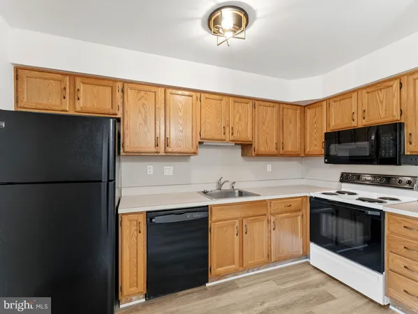 $240,000 | 1334 Rolling Glen Drive, Unit 22, Upper Chichester, PA 19061