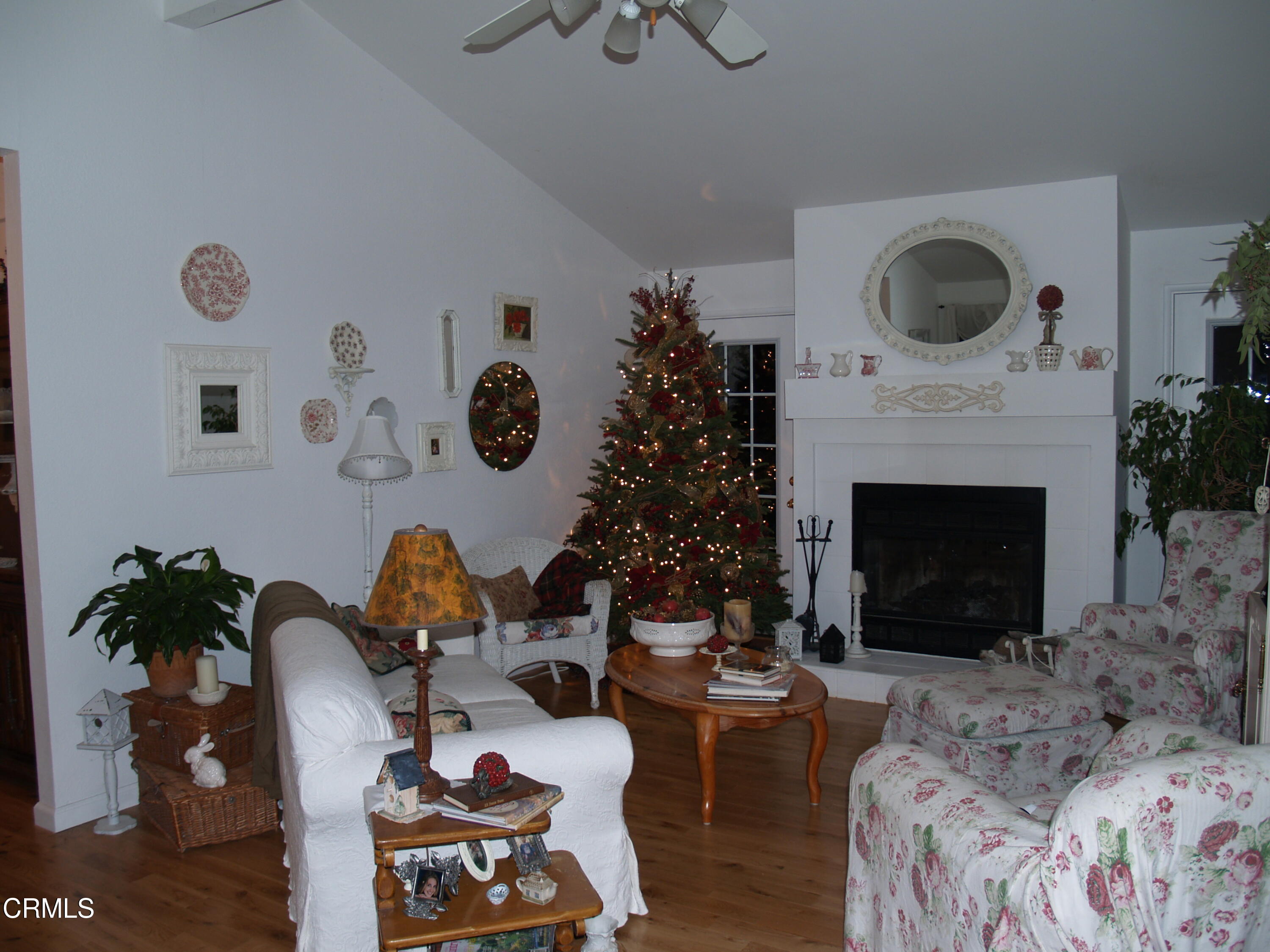 6500 Chagall Drive Moorpark, CA 93021 - Photo 14 of 40 Living Room