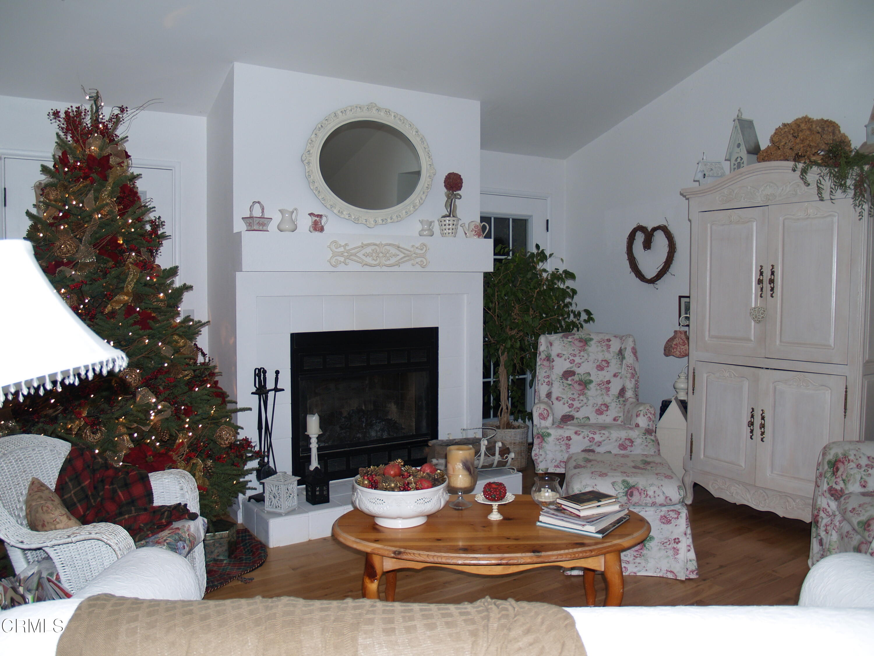 6500 Chagall Drive Moorpark, CA 93021 - Photo 40 of 40 Lvngrm Xmas