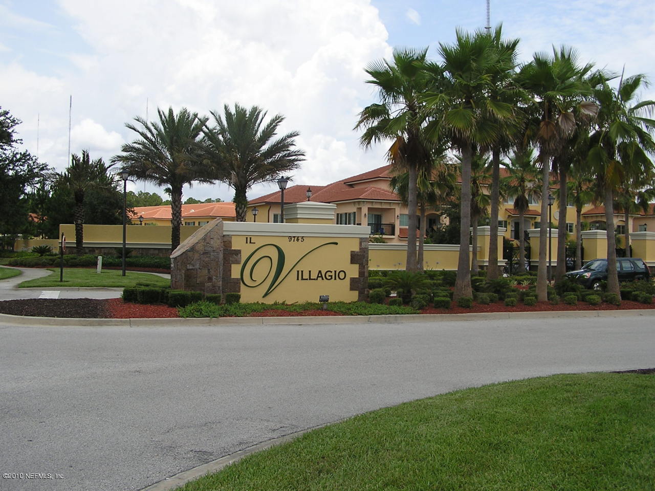 Cond Complex Entrance