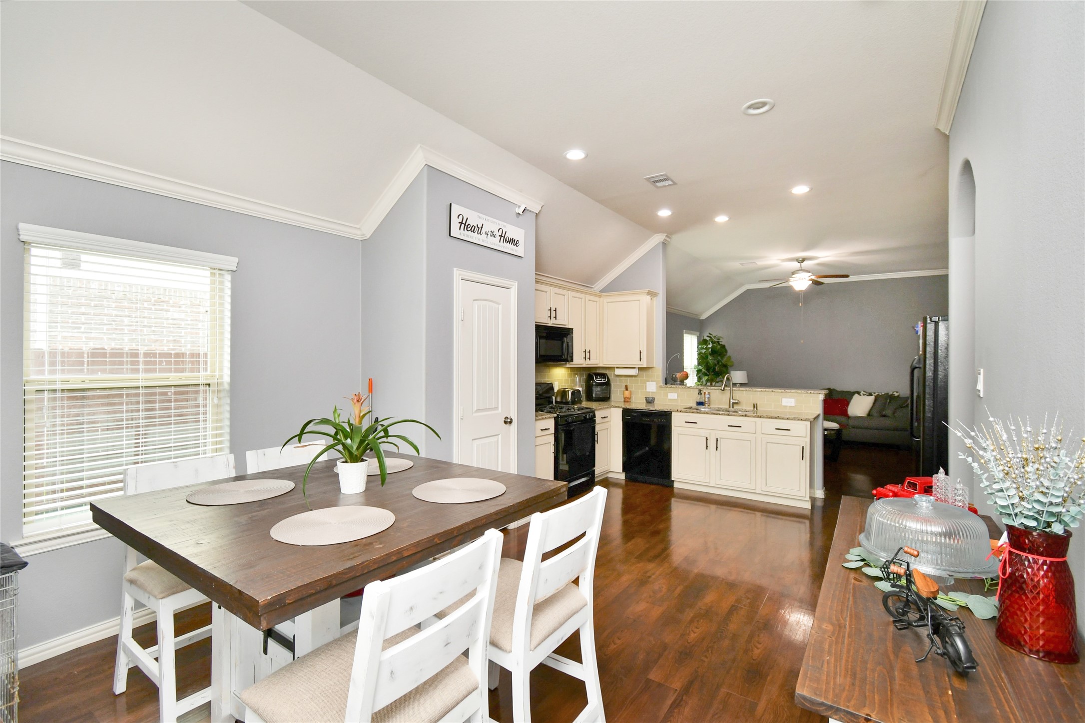 652 Maple Point Drive East Conroe, TX 77301 - Photo 16 of 35