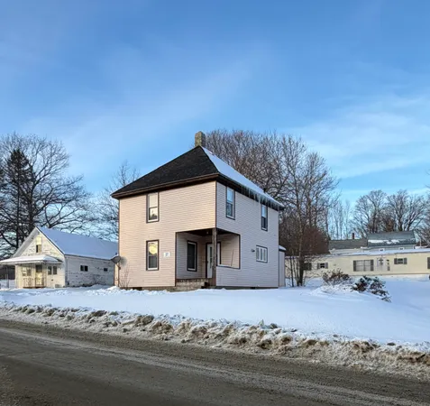 $180,000 | 27 School Street, Guilford, ME 04443