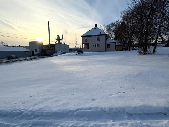 $195,500 | 27 School Street, Guilford, ME 04443