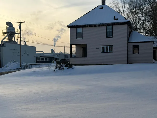 $195,500 | 27 School Street, Guilford, ME 04443