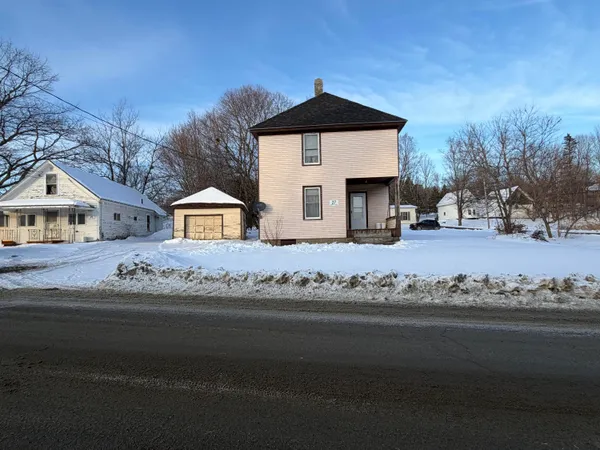 $180,000 | 27 School Street, Guilford, ME 04443