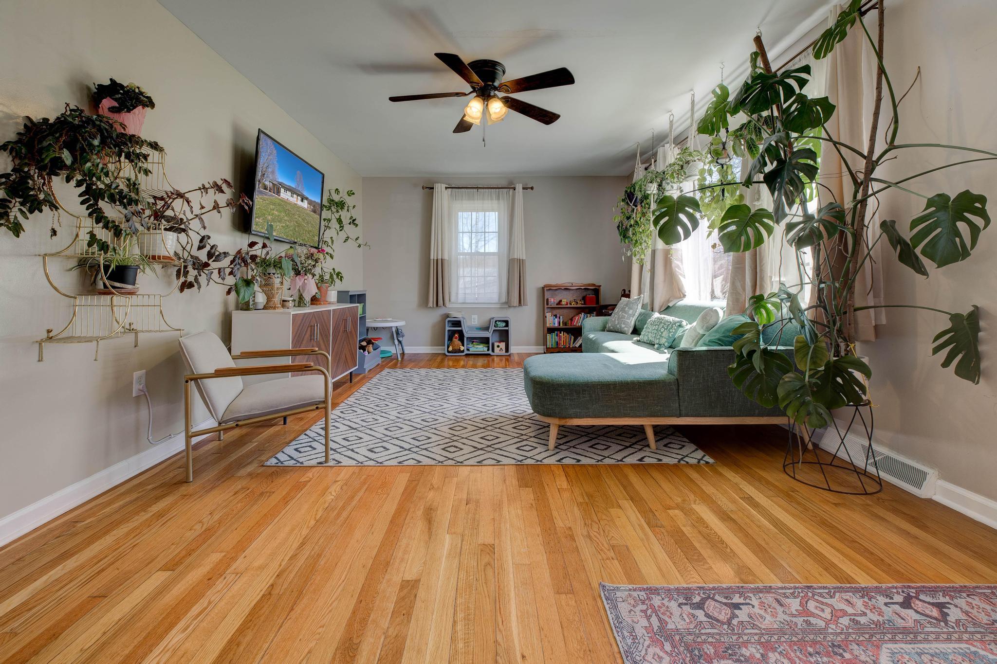 340 Reffitt Road Jeffersonville, KY 40337 - Photo 4 of 24 PWM25424_5_6-Edit-Edit