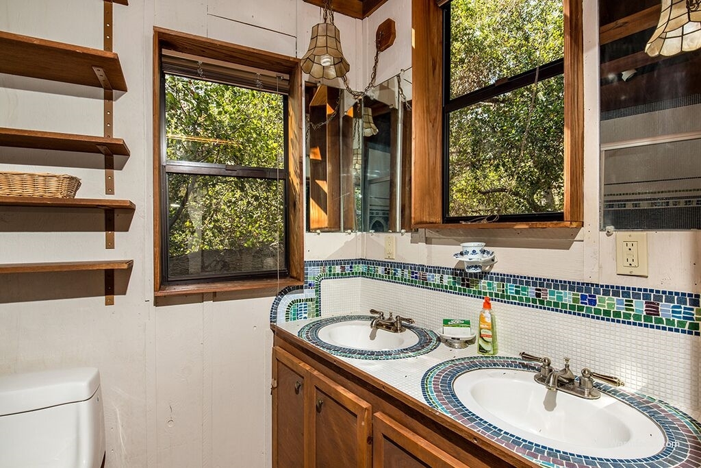 9043 Harmony Grove Road Escondido, CA 92029 - Photo 12 of 25 Gallery Image 12