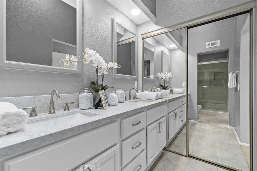 13595 Banyon Road Tustin, CA 92782 - Photo 31 of 48 Primary Bathroom