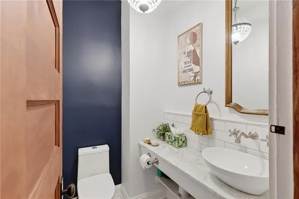 $352,000 | 121 North Lawn Avenue, Kansas City, MO 64123