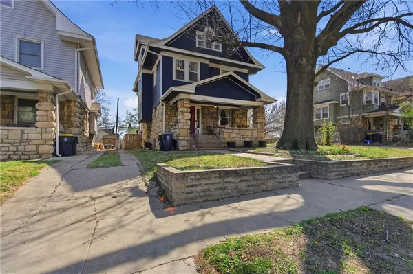 $352,000 | 121 North Lawn Avenue, Kansas City, MO 64123