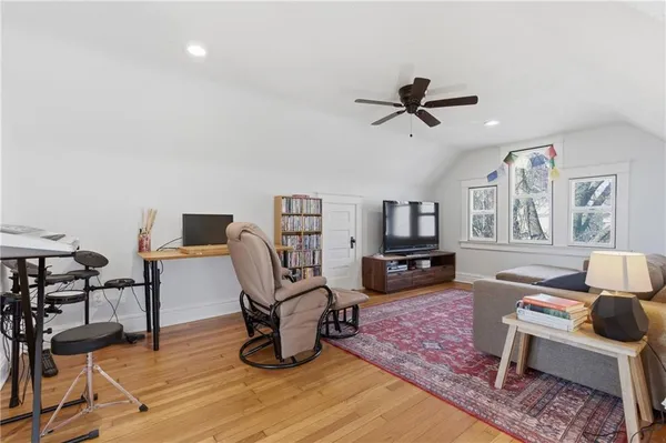 $352,000 | 121 North Lawn Avenue, Kansas City, MO 64123