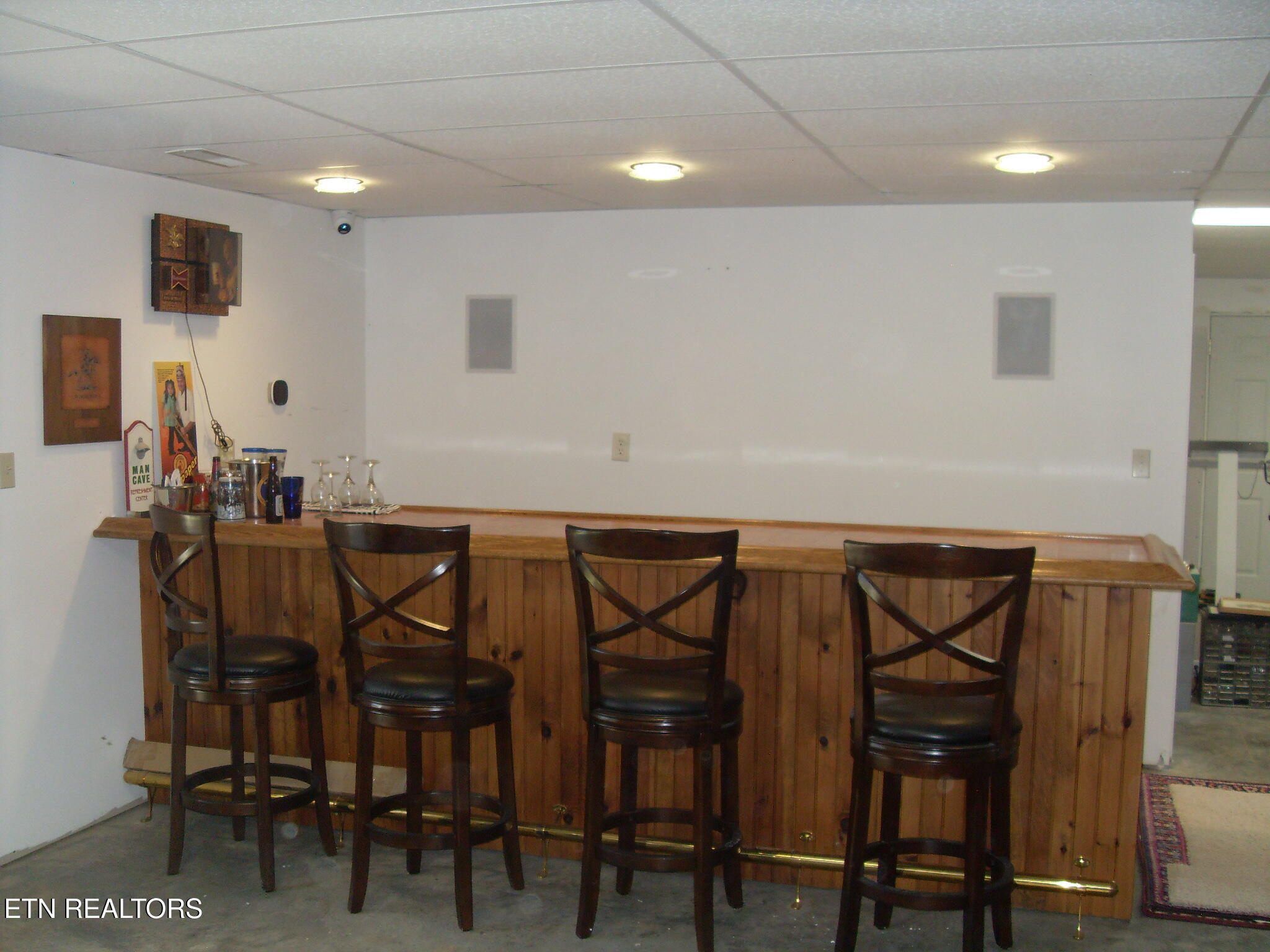 6742 Ridgeview Road Knoxville, TN 37918 - Photo 15 of 42 Downstairs dry bar