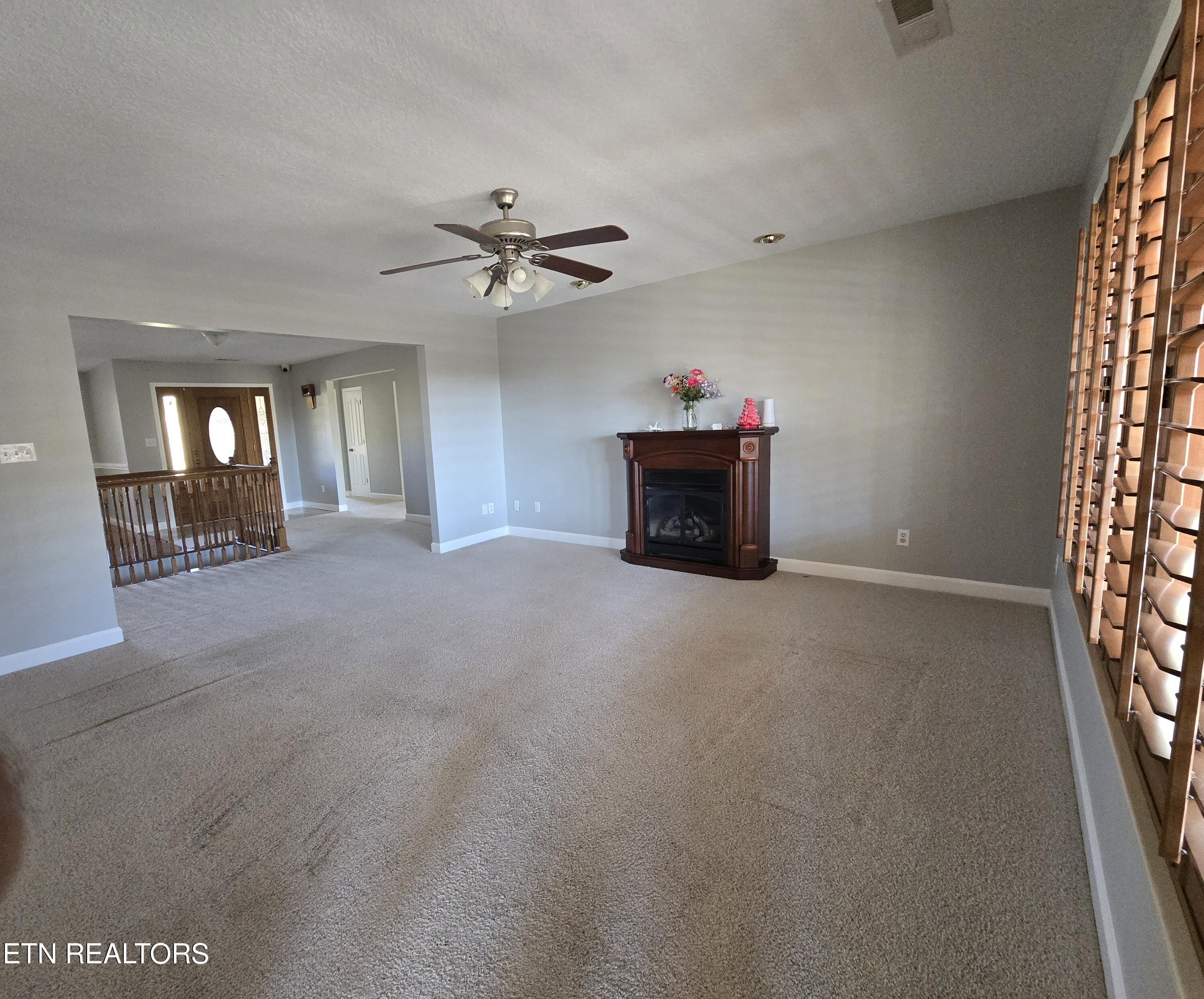 6742 Ridgeview Road Knoxville, TN 37918 - Photo 23 of 27 Living Room View #2