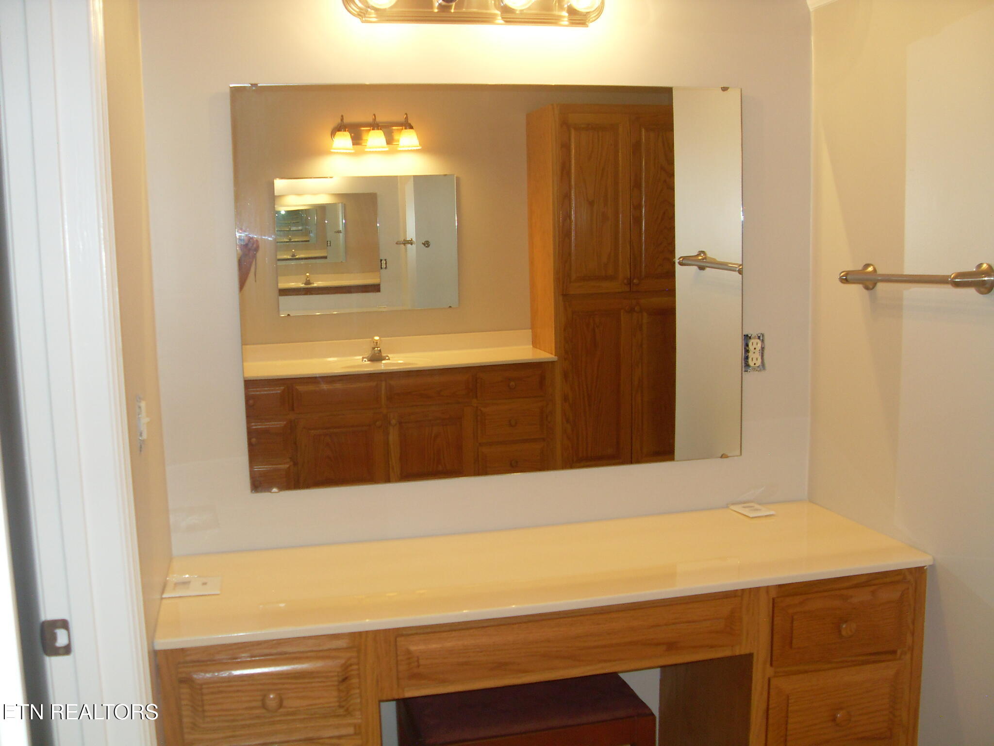 6742 Ridgeview Road Knoxville, TN 37918 - Photo 39 of 42 Master Bath View #1