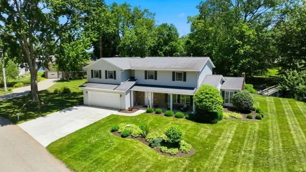$549,900 | 83 EMS W32 Lane, North Webster, IN 46555